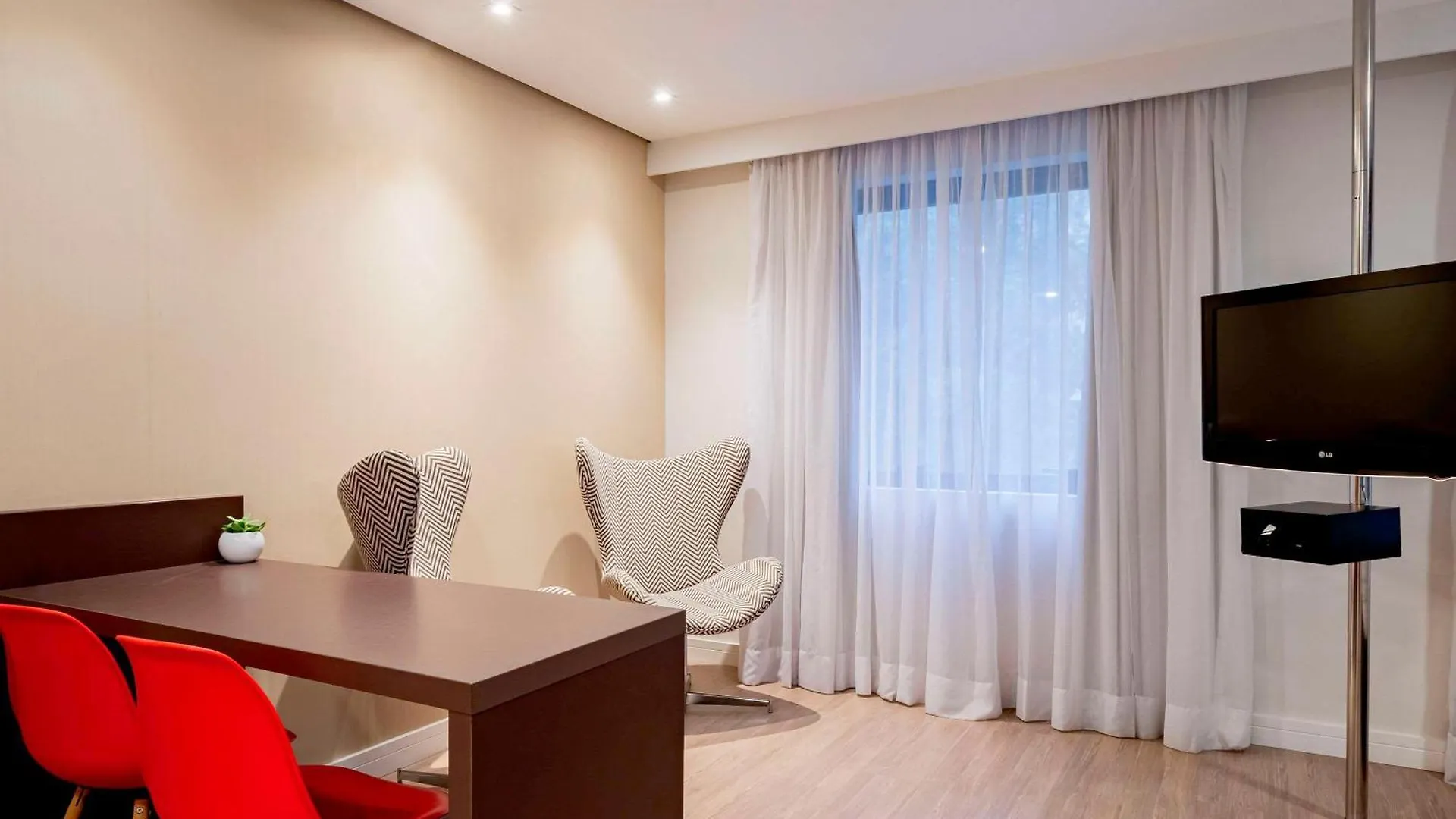 Mercure Sao Paulo Moema Times Square 0*,  Brazil